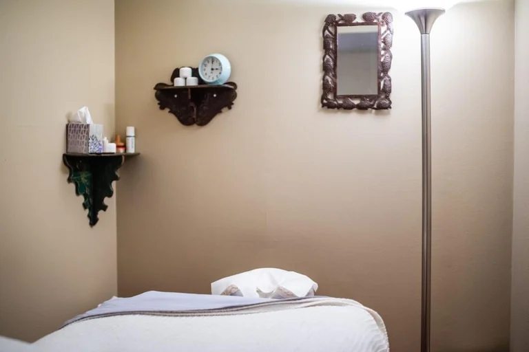 London Massage Therapist In Surbiton, London