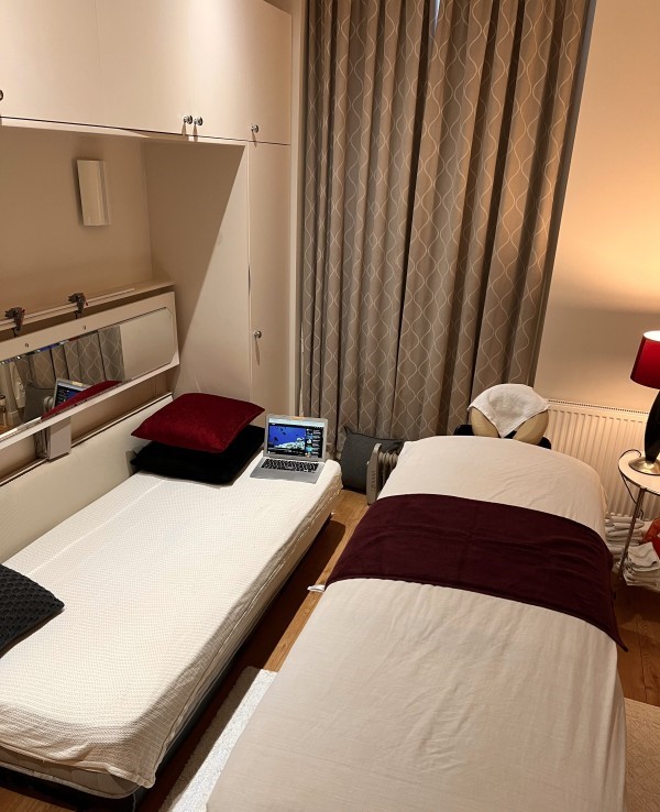 Mike Near Victoria Station - 24/7 Male Friendly Masseur In London