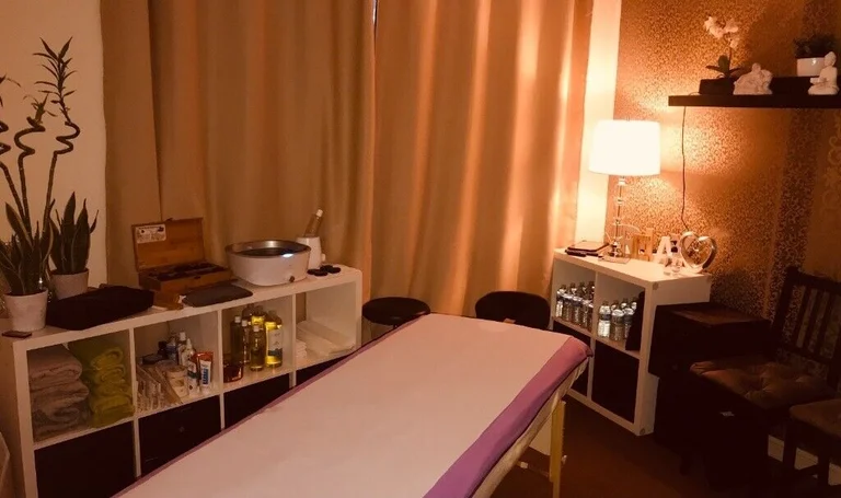 Relaxing, Swedish, Hot Lava Stone Massage, In Feltham, London