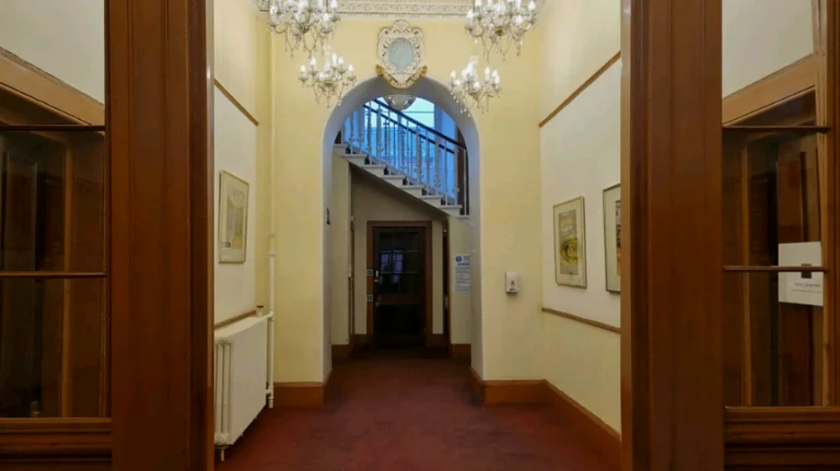 Prettie Thai Massage Free Visitor Car ParkG49JT - City Centre, Glasgow