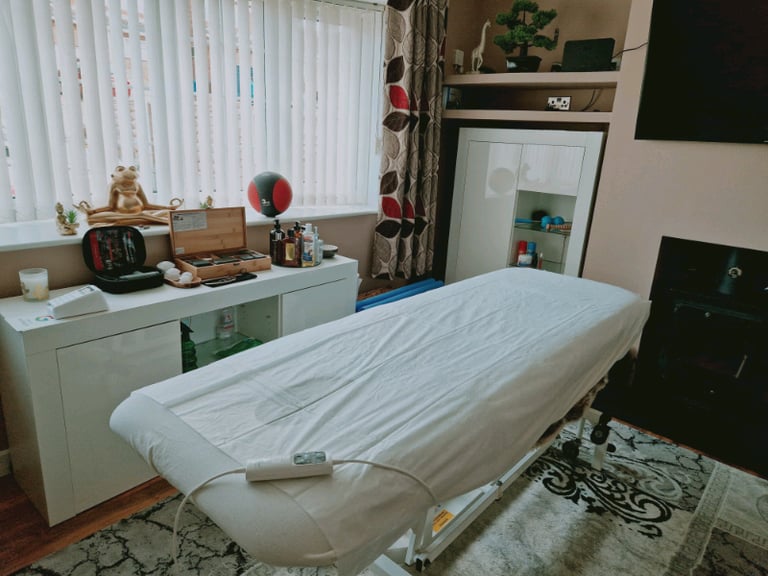 4 Hand Massage Kent: Ultimate Relaxation Experience