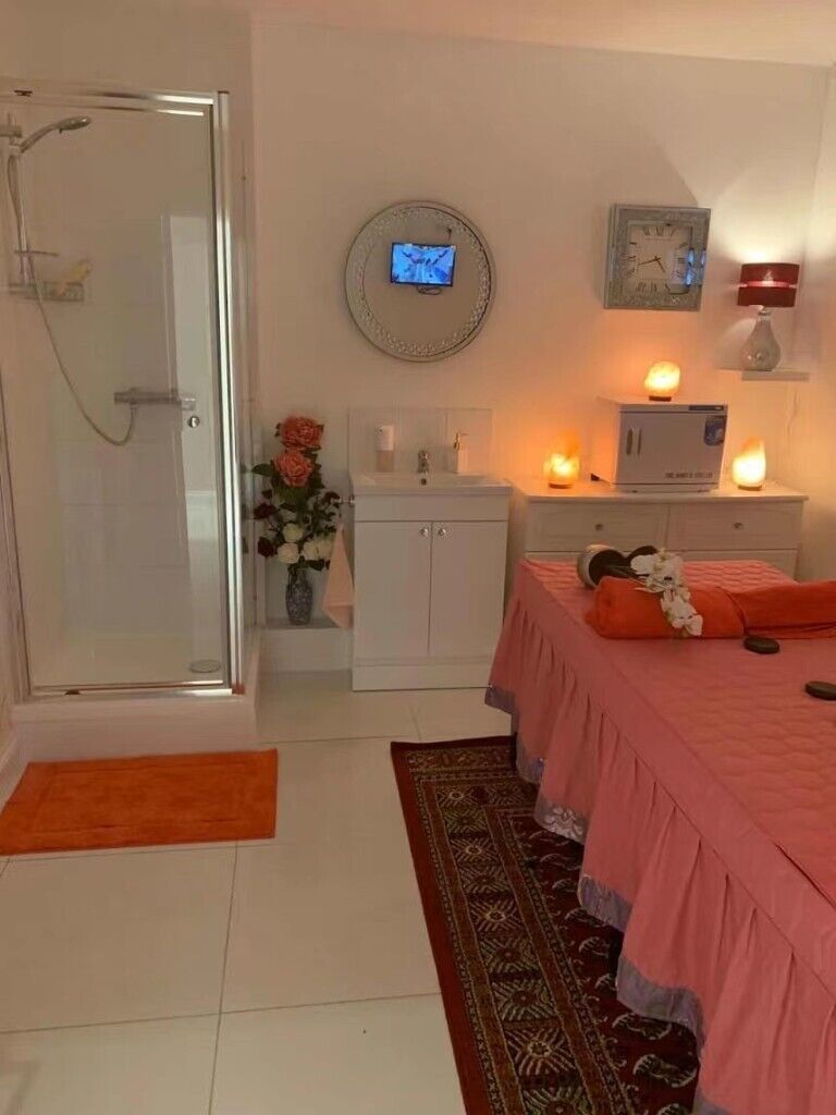 Massage ST Benedicts Norwich! Showers In Every Room!