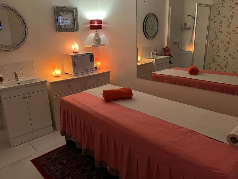 Massage ST Benedicts Norwich! Showers In Every Room!