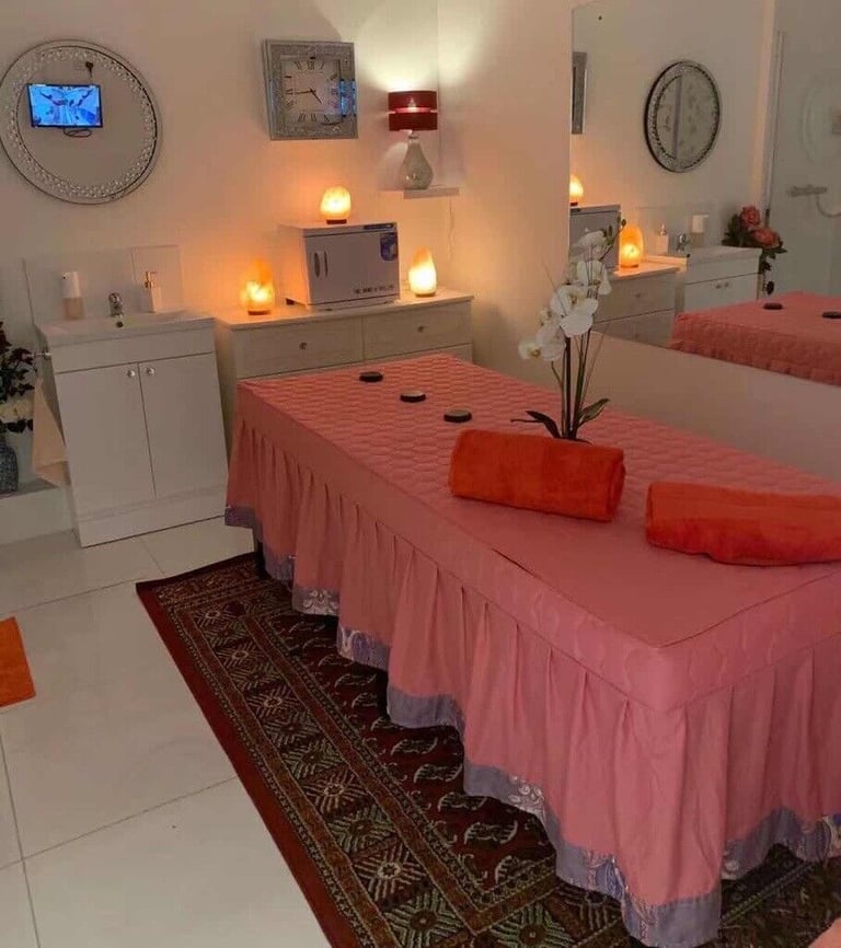 Massage ST Benedicts Norwich! Showers In Every Room!