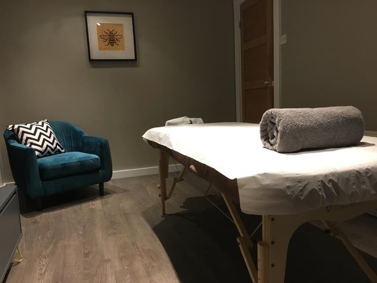 Gay Muscular Male Massage Therapist In Manchester - 10+ Yrs Experience