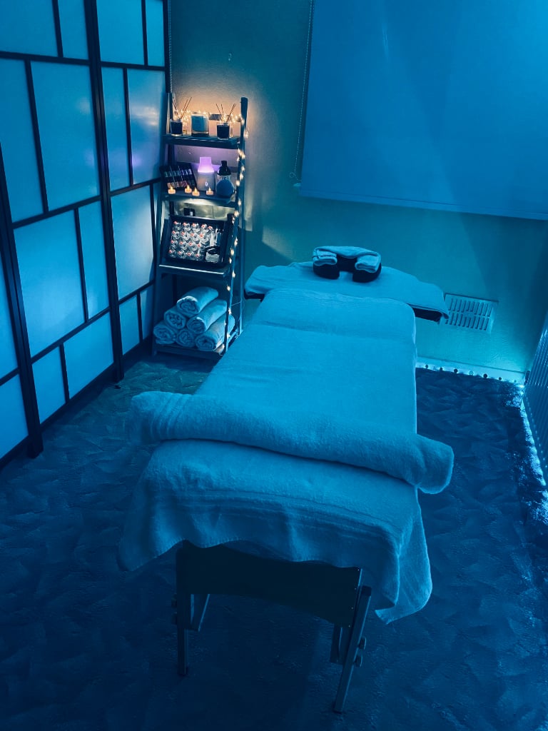 Male Massage Therapist 10% Off For First Treatment In Heathrow, London