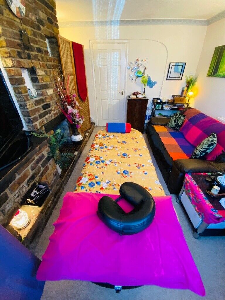 Raya Thai Hot Oil, Deep Tissue, Sport & Relaxing Massage - Maidenhead, Berkshire