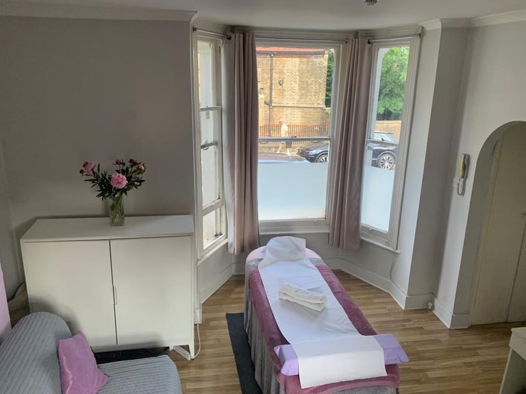 Enjoy a Professional Massage! Few Minutes from Shepherd’s Bush Station!!