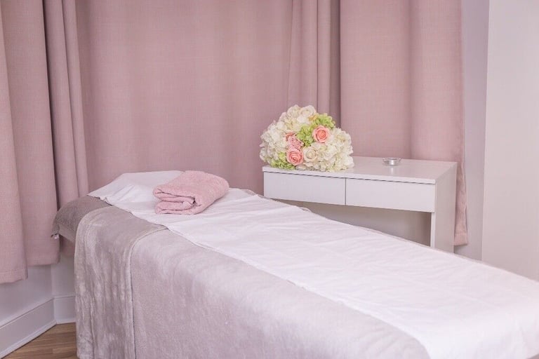 Enjoy a Professional Massage! Few Minutes from Shepherd’s Bush Station!!