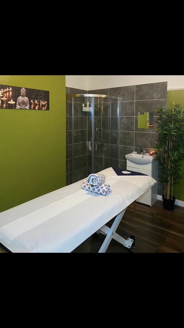 🌿 Professional Male Qualified Therapist - Excellent Experience For Couples