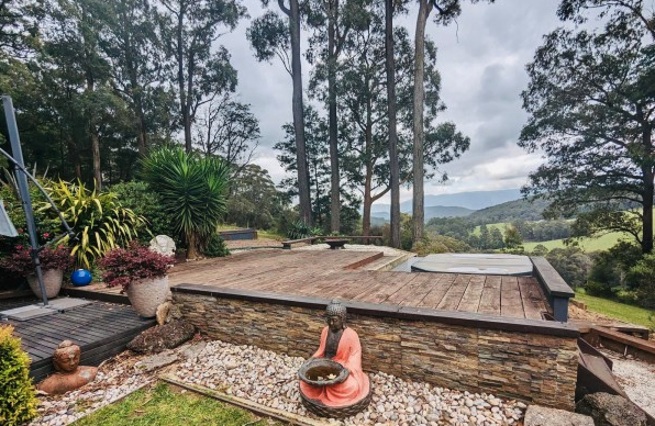 British Massage Therapist Near White City In West London