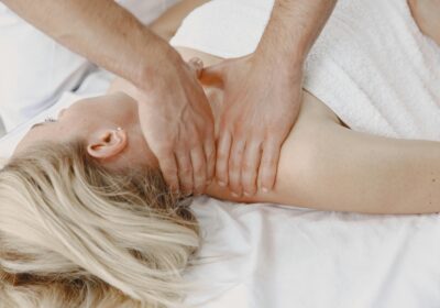 Female-shoulder-massage