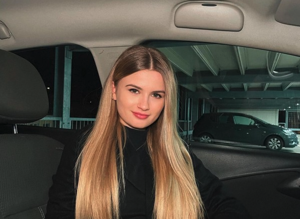 Mia Offering Professional Massage In London